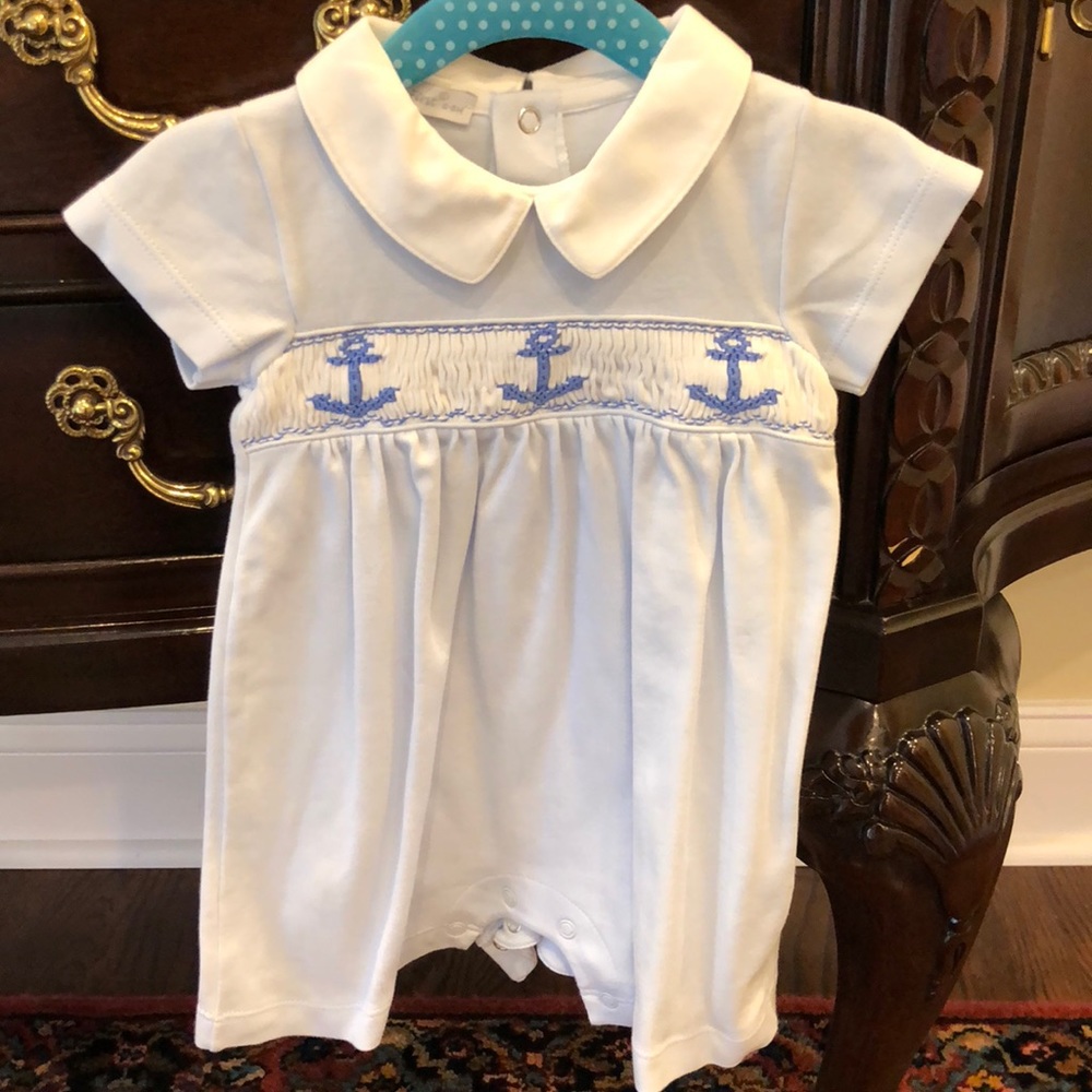 Hug Me First Shortall. 6-9 months